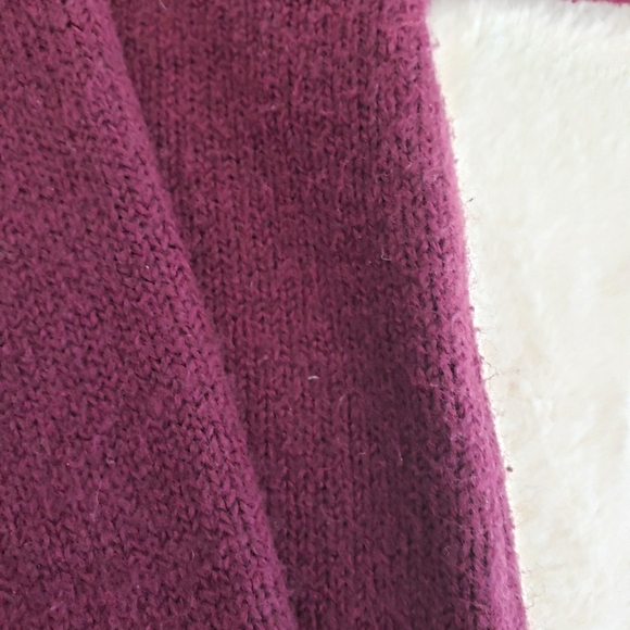 Off Shoulder Cropped Sweater - Picture 5 of 5